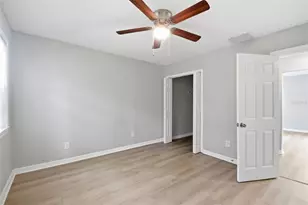 1743 30th St S, Saint Petersburg, FL 33712 - Photo 35