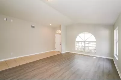 8516 Canterbury Lake Boulevard, Tampa, FL 33619 - Photo 3