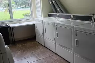1520 Glen Oaks Dr E, Sarasota, FL 34232 - Photo 21
