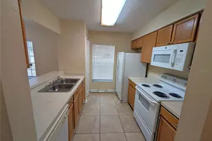 4053 Dolphin Dr, Tampa, FL 33617 - Photo 5