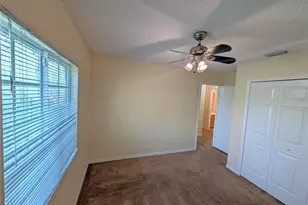 4053 Dolphin Dr, Tampa, FL 33617 - Photo 11