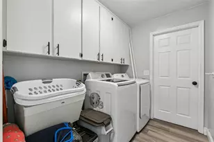 7610 Heathfield Ct, Orlando, FL 32835 - Photo 15