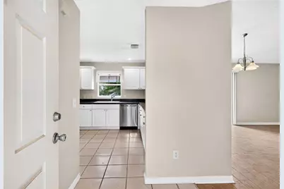 8620 SE 166th Birchbrook Loop, The Villages, FL 32162 - Photo 5