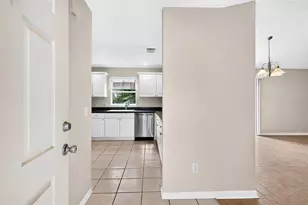 8620 SE 166th Birchbrook Loop, The Villages, FL 32162 - Photo 5