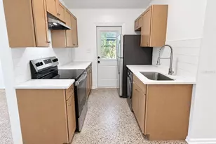 1607 Dauphin Ln, Orlando, FL 32803 - Photo 3