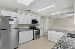 1909 Shannonwood Ct, Brandon, FL 33510 - Photo 7