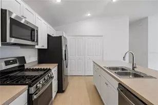 7548 Kuenher Ct, The Villages, FL 34762 - Photo 13