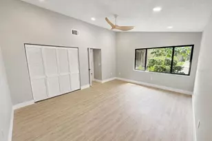 971 Sunridge Dr, Sarasota, FL 34234 - Photo 9