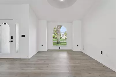 6302 Silver Oaks Drive, Zephyrhills, FL 33542 - Photo 3