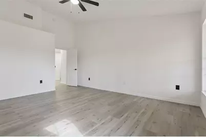 6302 Silver Oaks Drive, Zephyrhills, FL 33542 - Photo 13