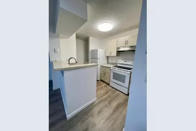 315 Lakepointe Drive #302, Altamonte Springs, FL 32701 - Photo 3