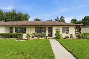 12435 Orangewood Cir, Tavares, FL 32778 - Photo 3