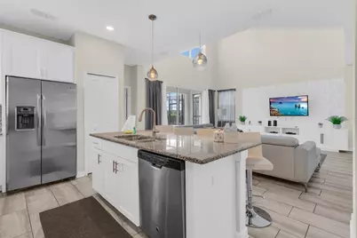 4733 Kings Castle Circle, Kissimmee, FL 34746 - Photo 9