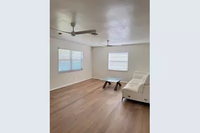 3218 68th Avenue N, Saint Petersburg, FL 33702 - Photo 11