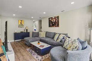 315 Amador Cir, Orlando, FL 32810 - Photo 3