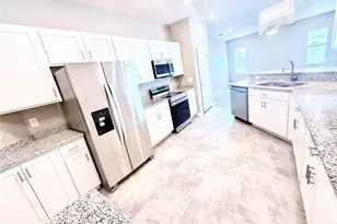 35006 Long Island Ct, Zephyrhills, FL 33541 - Photo 3