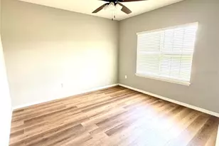 35006 Long Island Ct, Zephyrhills, FL 33541 - Photo 13