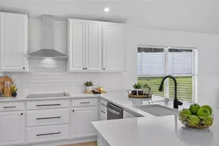 990 Stationside Dr, Oakland, FL 34787 - Photo 13