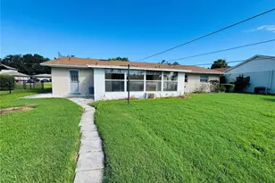 28100 Lois Dr, Tavares, FL 32778 - Photo 19