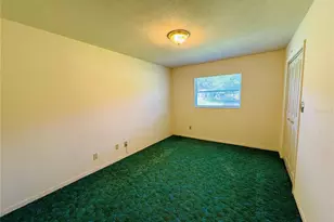 28100 Lois Dr, Tavares, FL 32778 - Photo 11