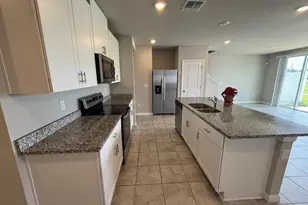 7627 Momentum Pkwy, Wesley Chapel, FL 33545 - Photo 5