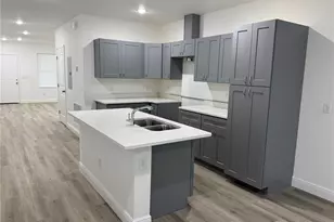 707 W 9th St, Lakeland, FL 33805 - Photo 7