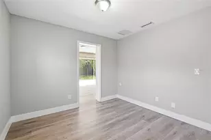 310 93rd Ave N, Saint Petersburg, FL 33702 - Photo 21