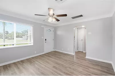 833 61st Avenue NE, Saint Petersburg, FL 33703 - Photo 11