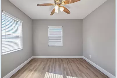 4359 Neptune Drive SE, Saint Petersburg, FL 33705 - Photo 29