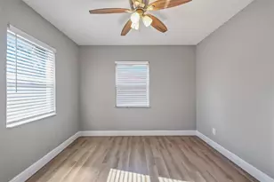 4359 Neptune Dr SE, Saint Petersburg, FL 33705 - Photo 29