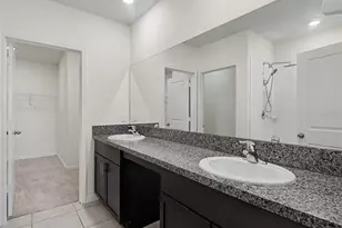 15470 Broad Brush Dr, Sun City Center, FL 33573 - Photo 17