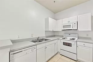 2718 Club Cortile Cir, Kissimmee, FL 34746 - Photo 17