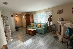 2727 NE 4th Pl, Cape Coral, FL 33909 - Photo 9
