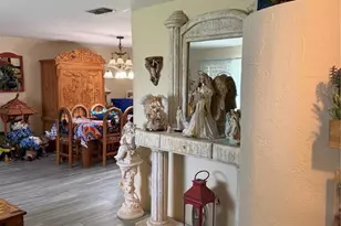 2727 NE 4th Pl, Cape Coral, FL 33909 - Photo 3