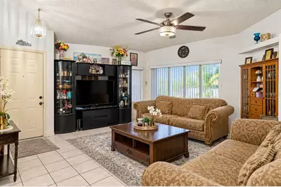 2122 NW 184th Way, Pembroke Pines, FL 33029 - Photo 5