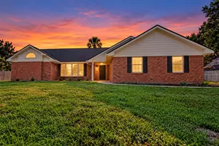 33608 Overton Dr, Leesburg, FL 34788 - Photo 1