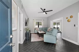 18 N Alder Dr, Orlando, FL 32807 - Photo 9