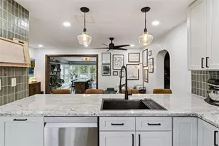 592 43rd Ave NE, Saint Petersburg, FL 33703 - Photo 9