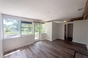 10806 W Elbow Dr, Tampa, FL 33612 - Photo 9