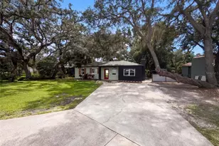 10806 W Elbow Dr, Tampa, FL 33612 - Photo 17