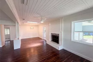 10806 W Elbow Dr, Tampa, FL 33612 - Photo 7