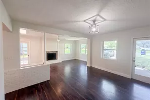 10806 W Elbow Dr, Tampa, FL 33612 - Photo 3