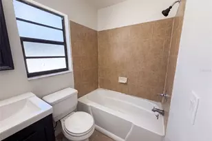 9507 Letterstone Ct, Tampa, FL 33615 - Photo 11