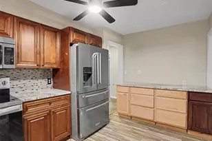 513 Palencia Pl, Lakeland, FL 33803 - Photo 9
