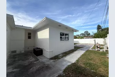 601 Myrtle Way S, Saint Petersburg, FL 33705 - Photo 13