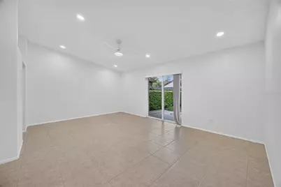 102 Edgewater Circle, Sanford, FL 32773 - Photo 3