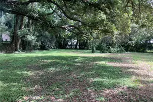 2013 Live Oak Dr, Fruitland Park, FL 34731 - Photo 3