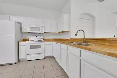 9811 Fan Palm Way, Tampa, FL 33610 - Photo 5