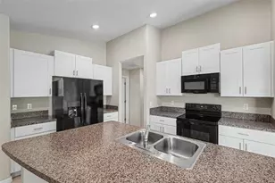 7109 King Crk Dr, Sun City Center, FL 33573 - Photo 5