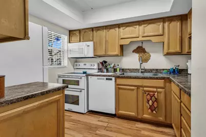3811 N Oak Drive #E51, Tampa, FL 33611 - Photo 5
